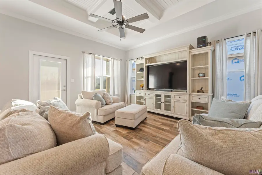 10433 Highland Lakes Dr, Denham Springs, LA 70726 - Image #2