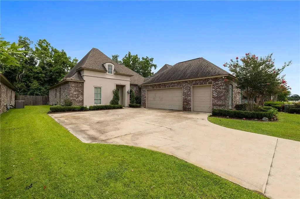 37410 Cypress Hollow Avenue, Prairieville, LA 70769 - Image #1