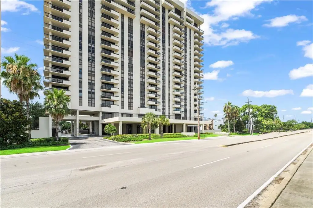 300 Lake Marina Avenue #7-C, New Orleans, LA 70124 - Image #1