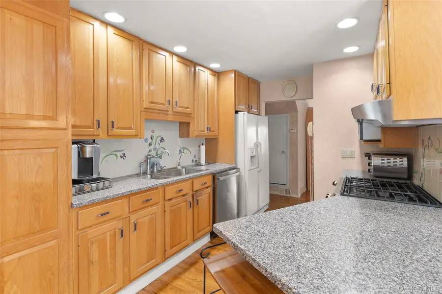 46 39th Street, Islip, NY 11751 - #2