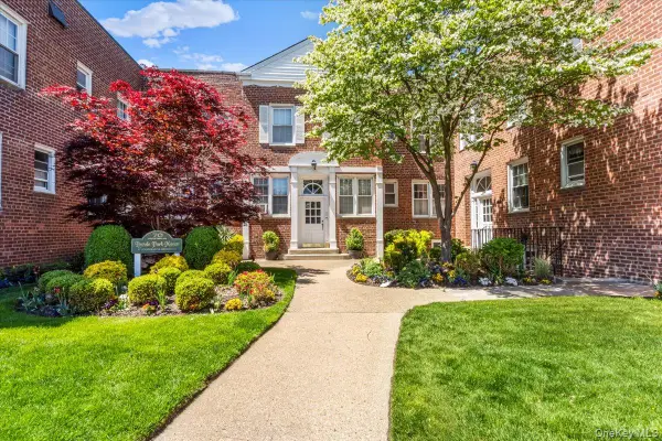 70 S Park Avenue #204, Rockville Centre, NY 11570