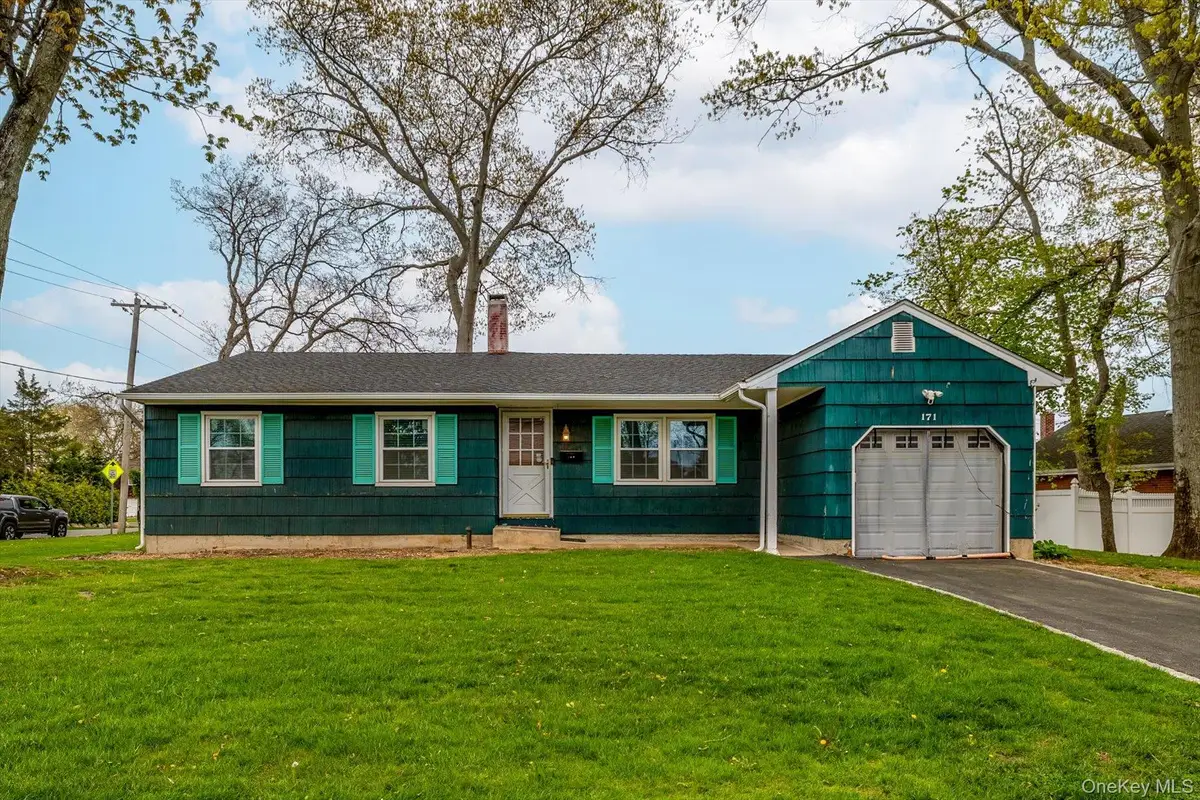 171 W 16th Street, Deer Park, NY 11729 - #1