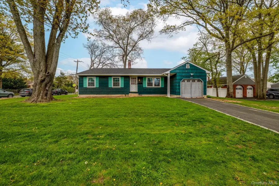 171 W 16th Street, Deer Park, NY 11729 - #3