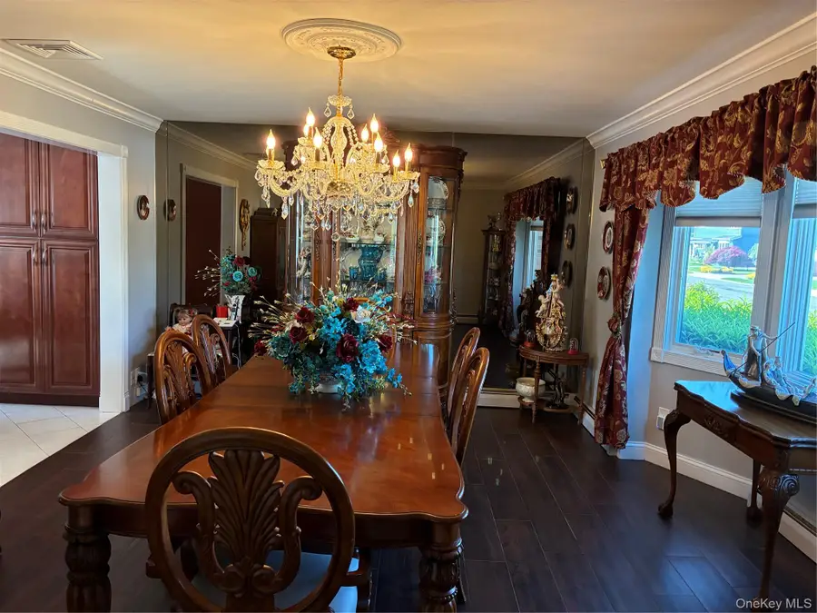 60 S Crescent Drive, Farmingdale, NY 11735 - #2
