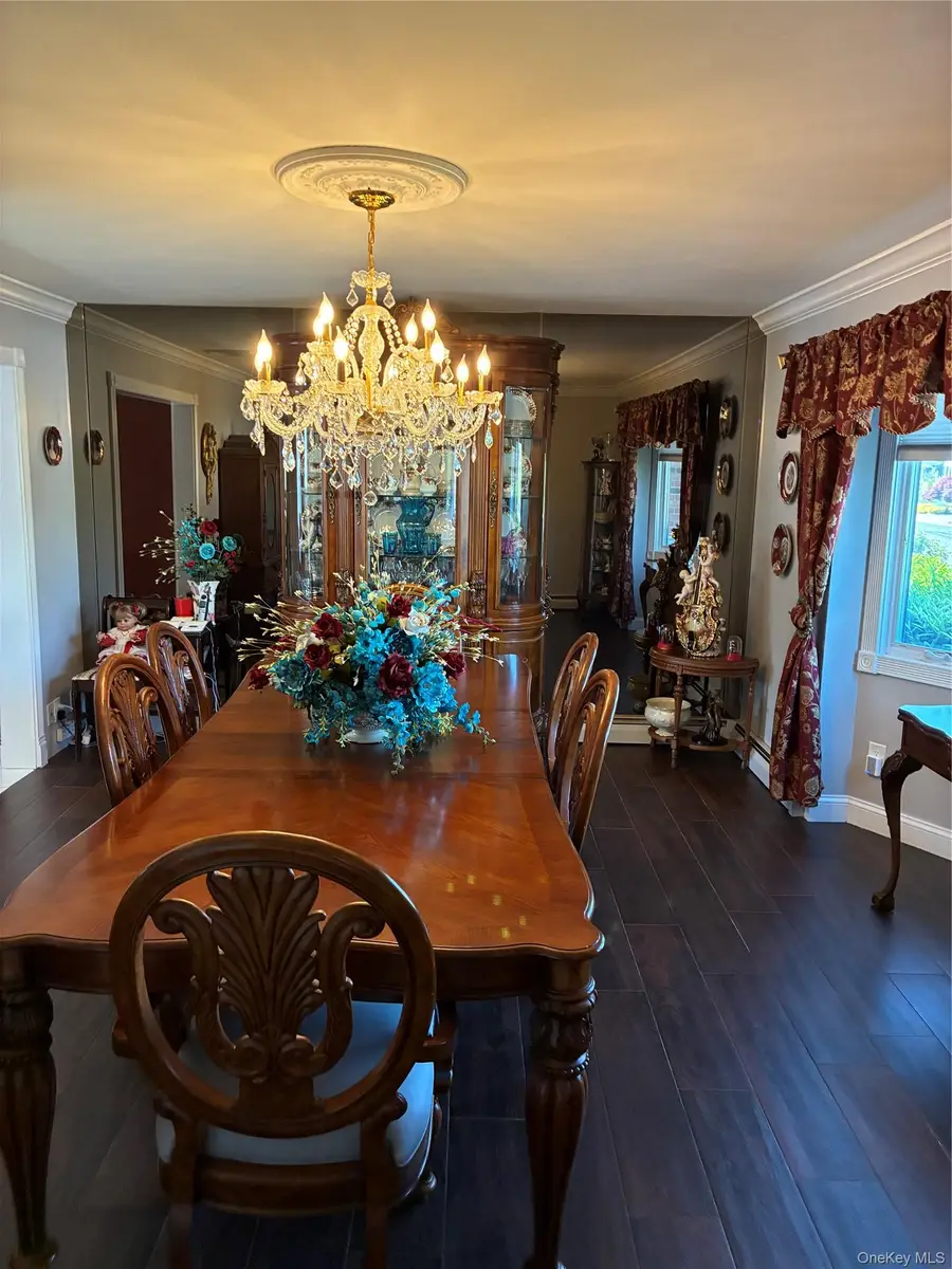 60 S Crescent Drive, Farmingdale, NY 11735 - #3