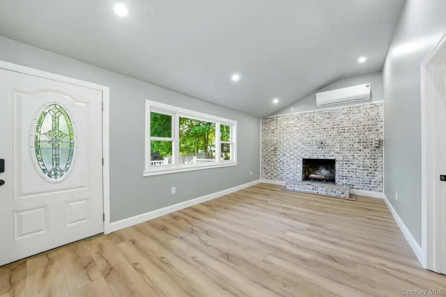 21 Newfoundland Avenue, Huntington, NY 11743 - #2