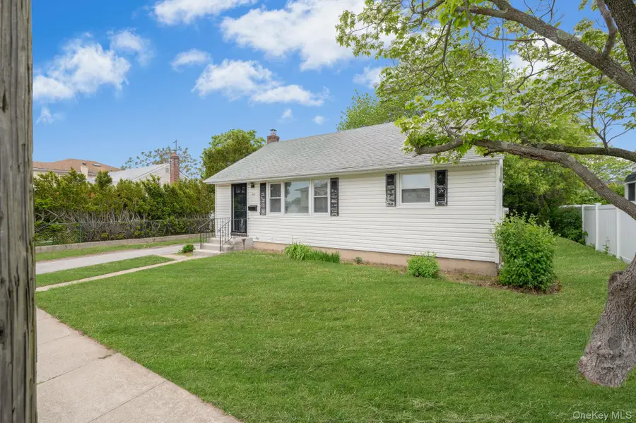 202 Nevada Street, Hicksville, NY 11801 - #2