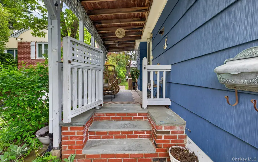 24814 Depew Avenue, Little Neck, NY 11363 - #2