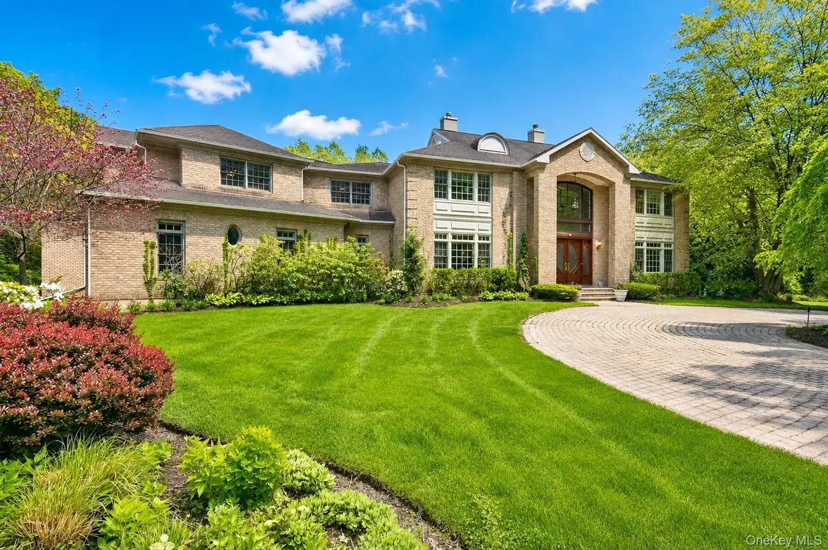 1 Springwood Path, Laurel Hollow, NY 11791 - #1
