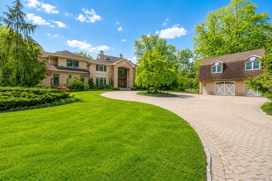 1 Springwood Path, Laurel Hollow, NY 11791 - #2