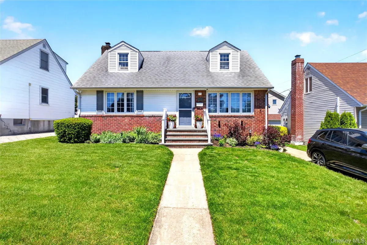 288 Arlington Street, Mineola, NY 11501 - #1