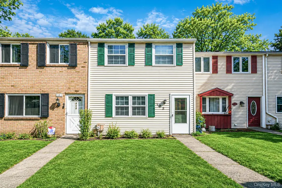 102 Hill Spur, Calverton, NY 11933 - #2