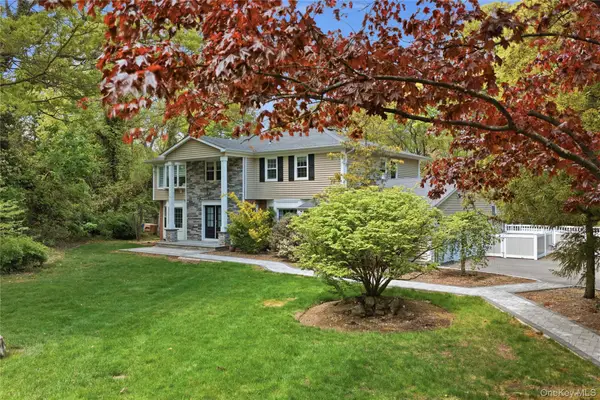 10 Stony Run Court, Dix Hills, NY 11746