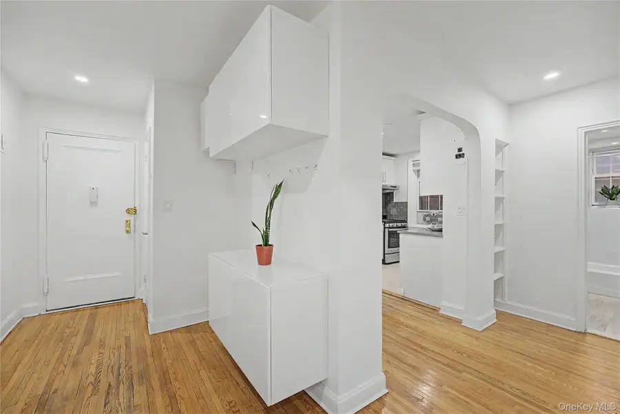10 Welwyn Road #2C, Great Neck, NY 11021 - #3