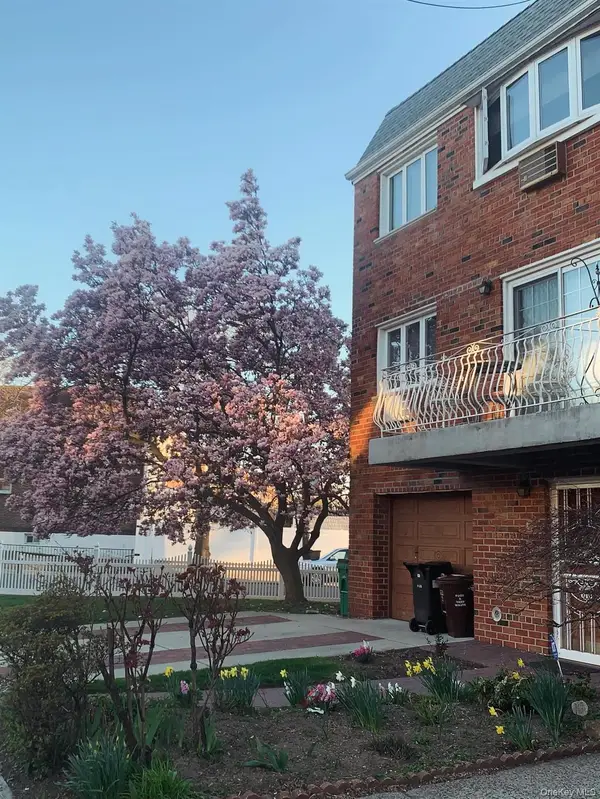 6432 77th Place, Middle Village, NY 11379