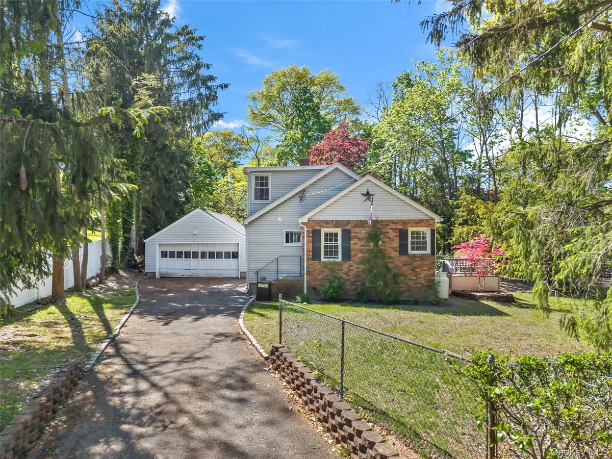 5 Windsor Lane, East Northport, NY 11731 - #1