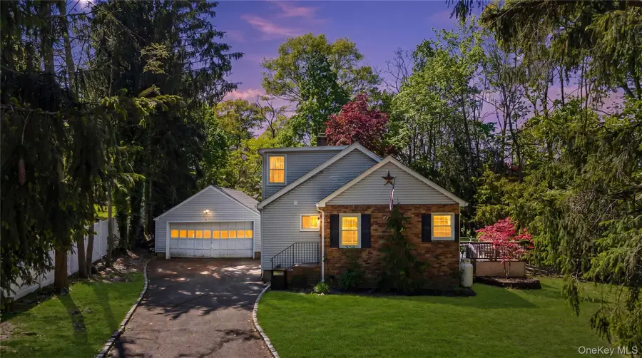 5 Windsor Lane, East Northport, NY 11731 - #2