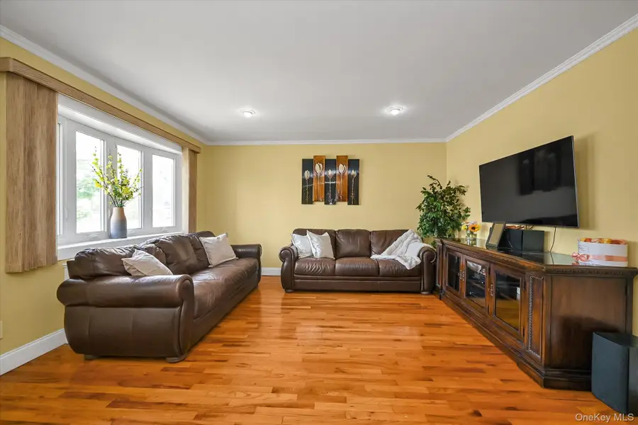 126 Roeckel Avenue, Valley Stream, NY 11580 - #2