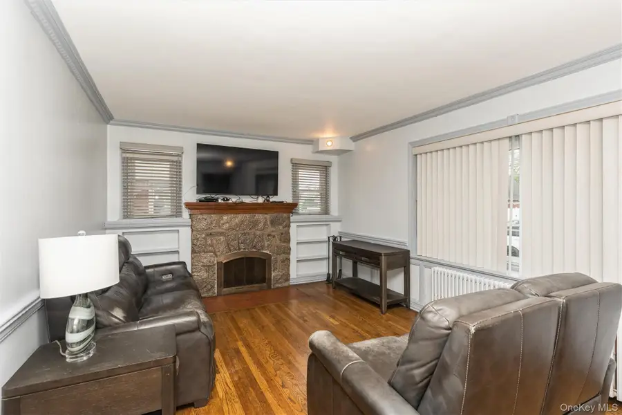 6 Jasper Street, Valley Stream, NY 11580 - #3