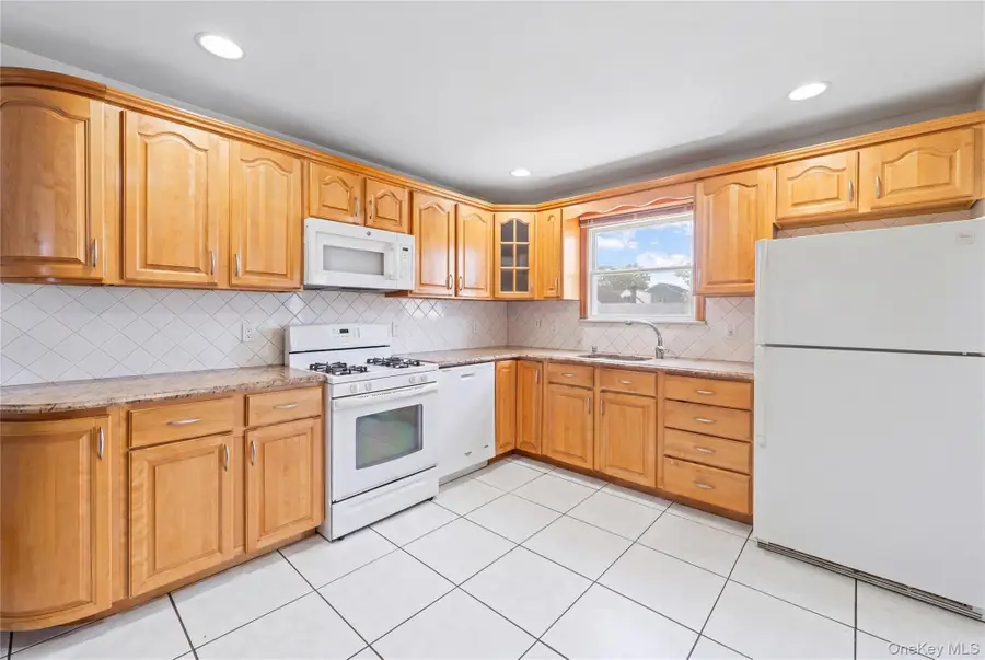 372 Madison Street, Franklin Square, NY 11010 - #3