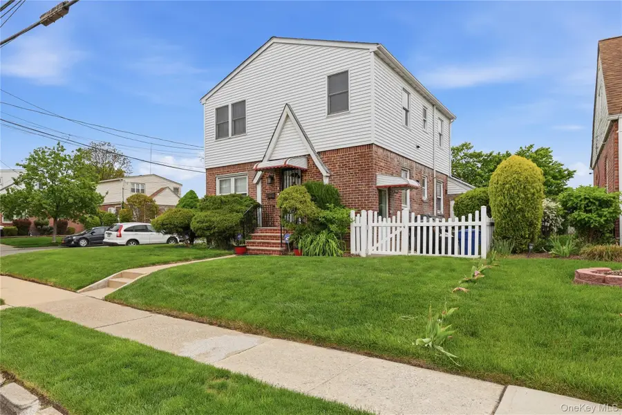 1 Ivanhoe Place, Valley Stream, NY 11580 - #2