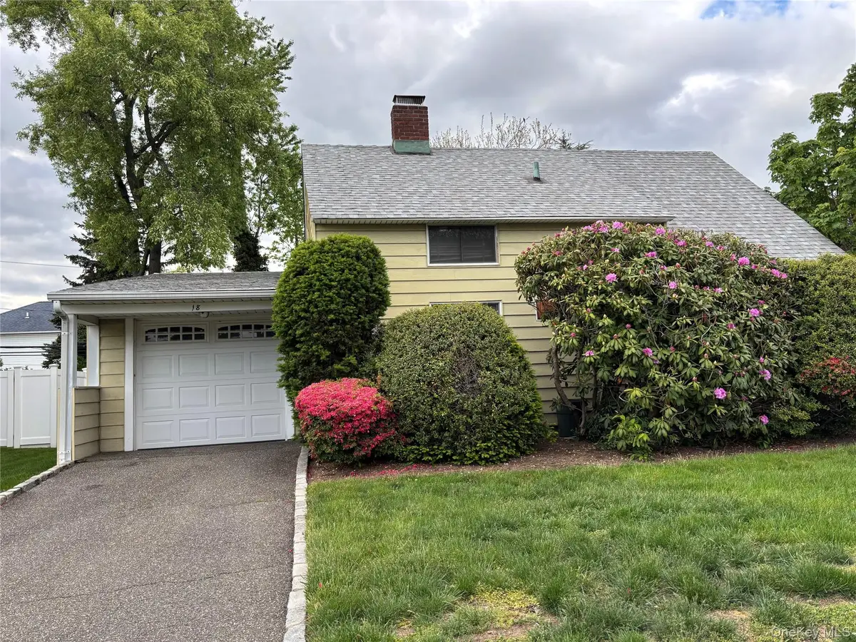 18 Polo Lane, Westbury, NY 11590 - #1