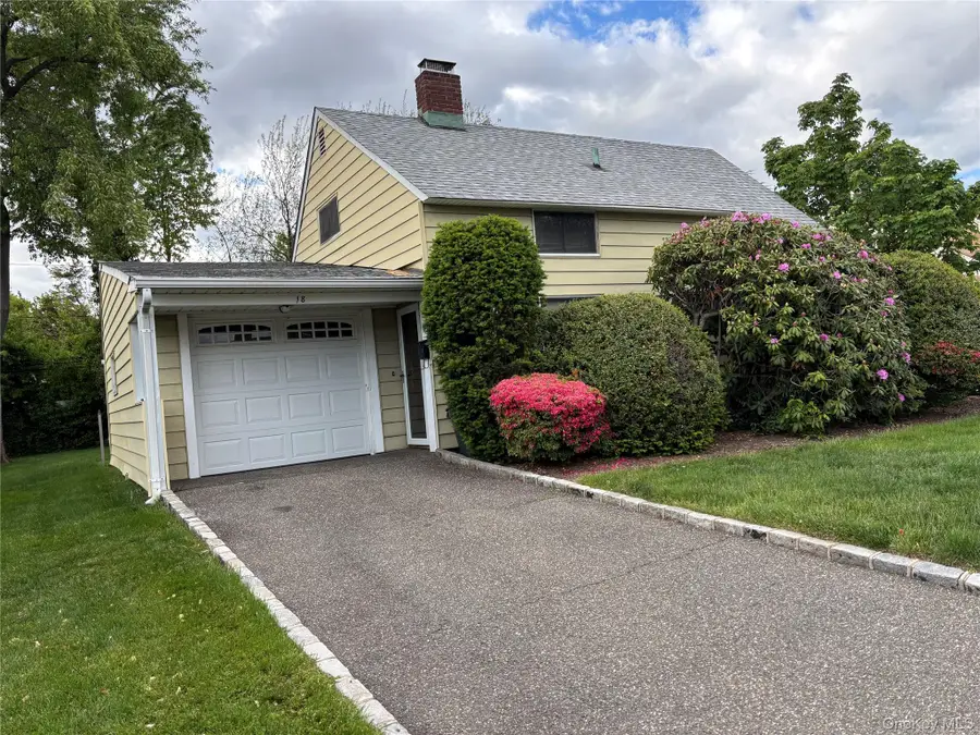 18 Polo Lane, Westbury, NY 11590 - #2