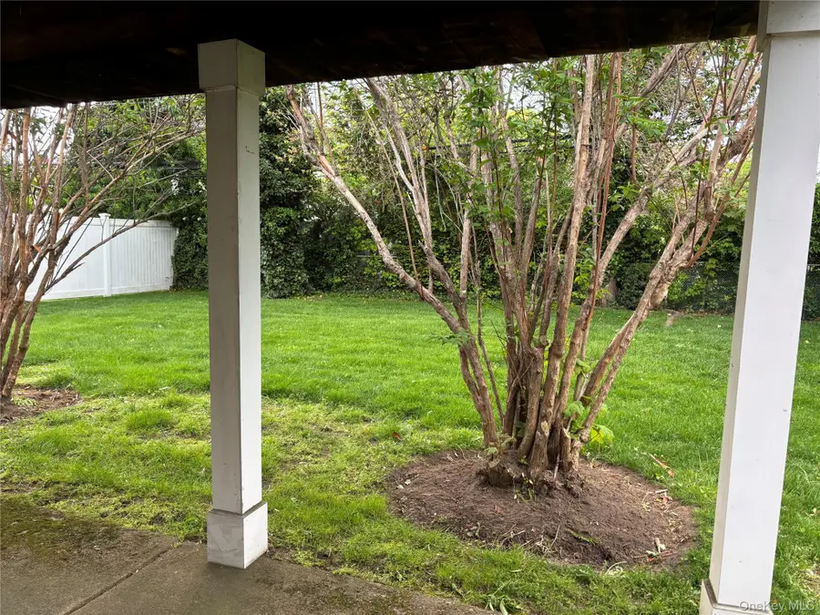 18 Polo Lane, Westbury, NY 11590 - #3