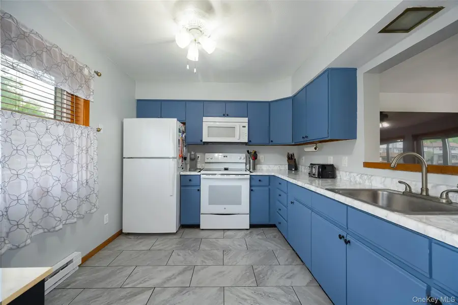 6103 Chelsea Cove N, Hopewell Junction, NY 12533 - #3