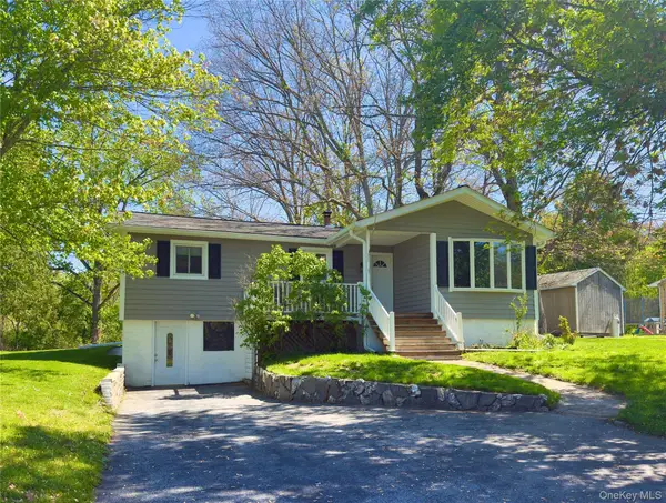 52 Holt Road, Hyde Park, NY 12538