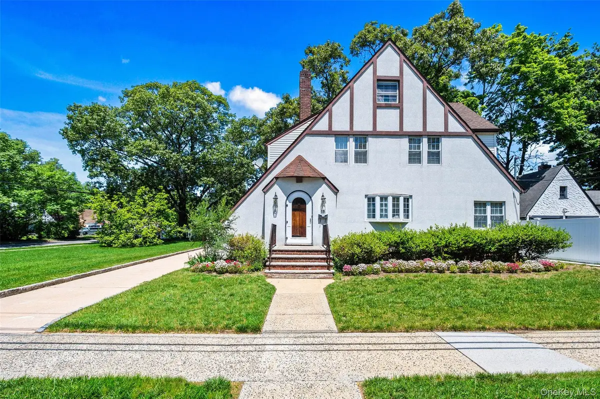 15 Maine Avenue, Rockville Centre, NY 11570 - #1