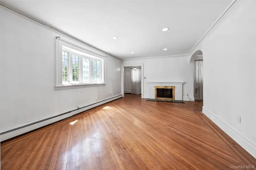 15 Maine Avenue, Rockville Centre, NY 11570 - #3