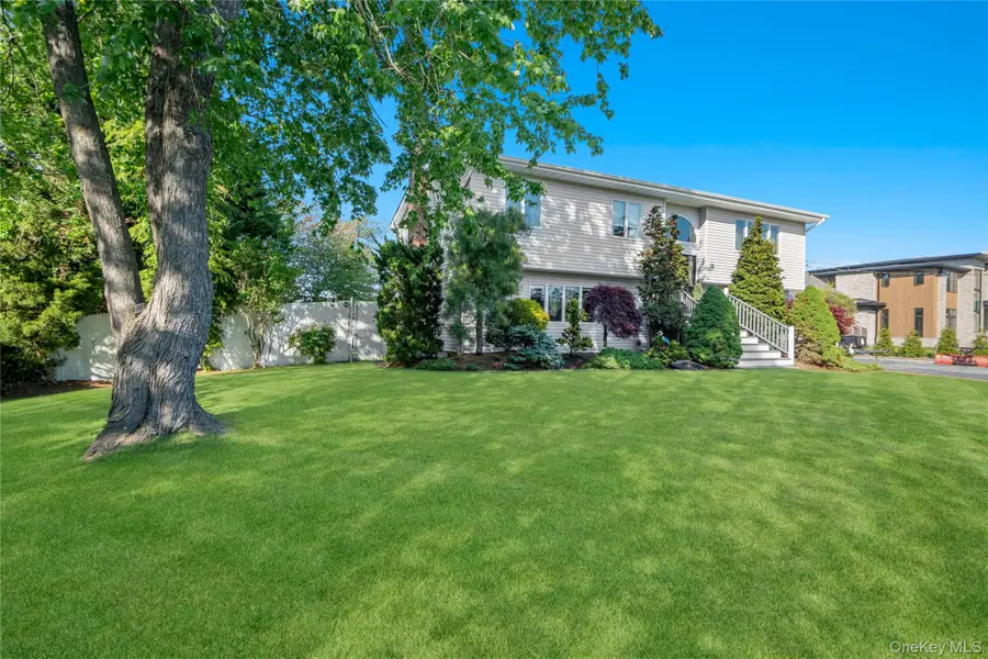24 Biltmore Avenue Extension, Oakdale, NY 11769 - #2