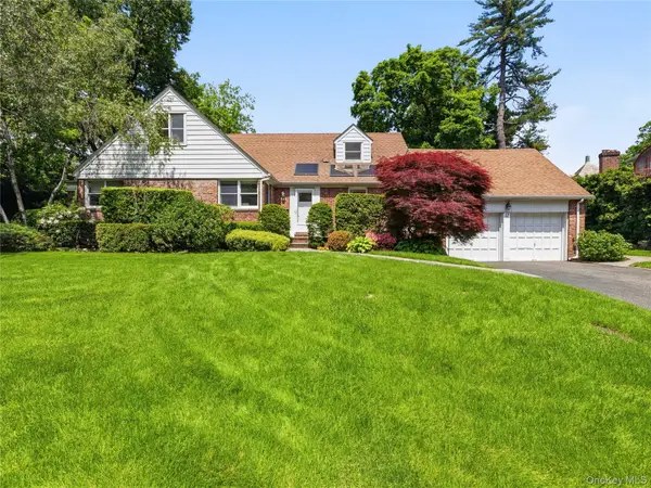 17 Glenwood Drive, Great Neck, NY 11021