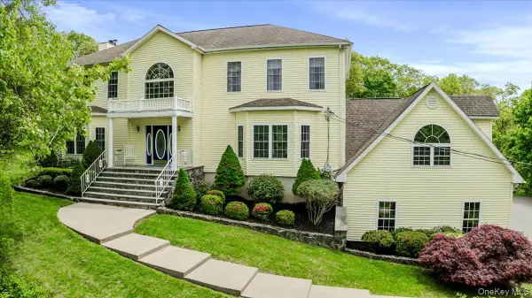 24 Muscoot Road E, Mahopac, NY 10541