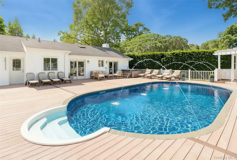 18 Squires Avenue, East Quogue, NY 11942 - #2