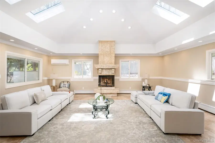 27 Bay Avenue W, Hampton Bays, NY 11946 - #2