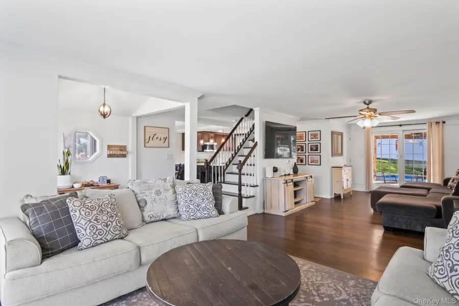 14 Mountain Street, Lake Ronkonkoma, NY 11779 - #3