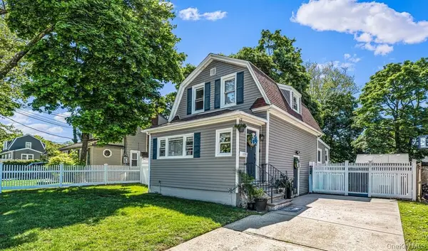 42 Willow Avenue, Freeport, NY 11520