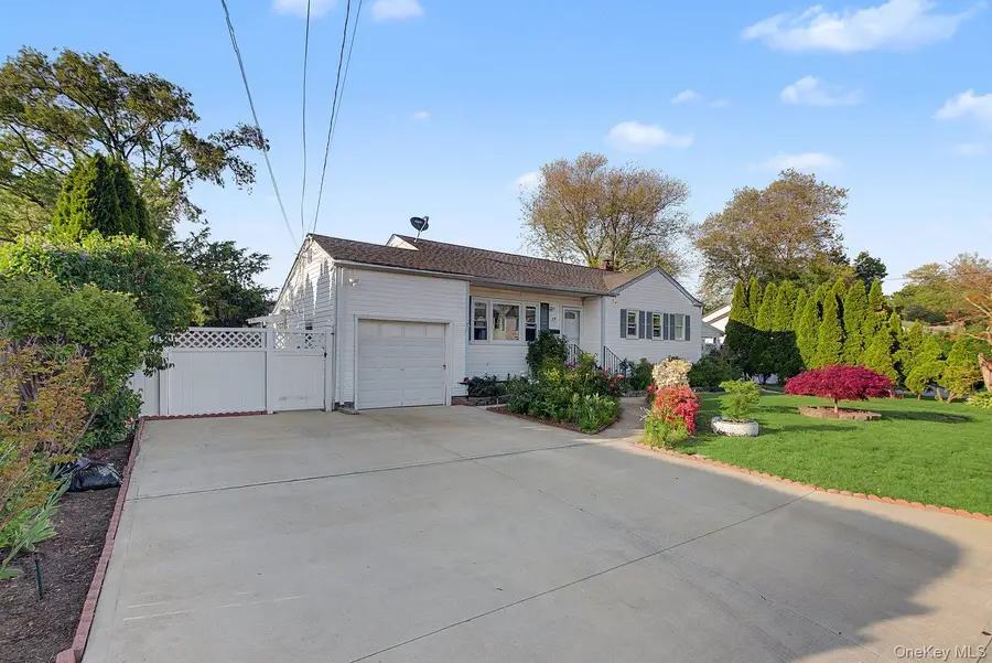 17 Morton Street, Brentwood, NY 11717 - #3