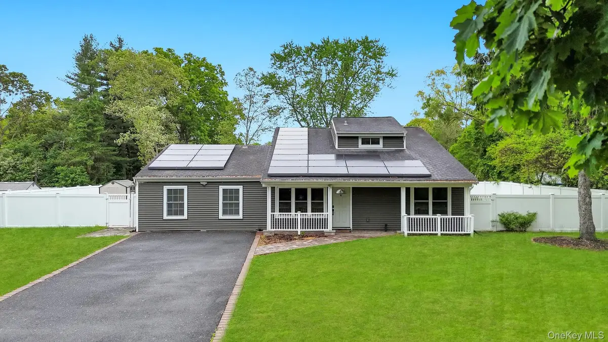 4 Hale Lane, Coram, NY 11727 - #1