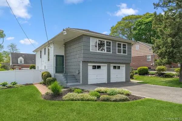 28 Satinwood Road, Bayville, NY 11709