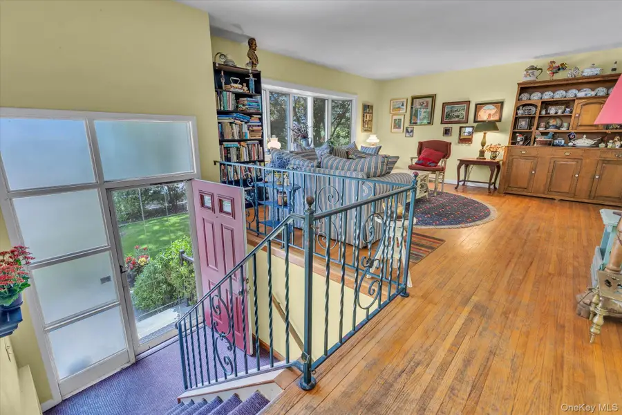261 W Pulaski Road, Huntington Station, NY 11746 - #2