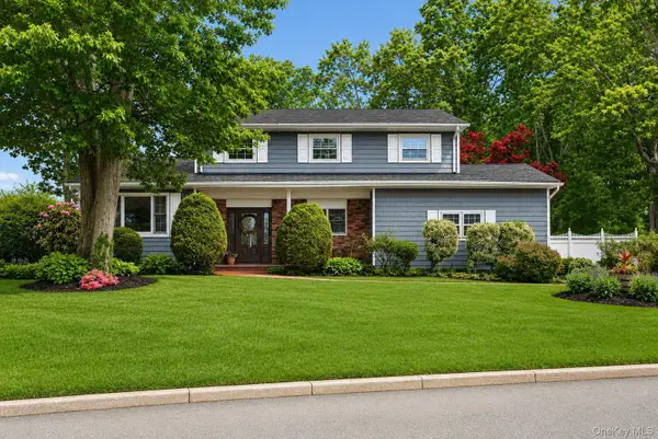29 Alister Circle, East Northport, NY 11731