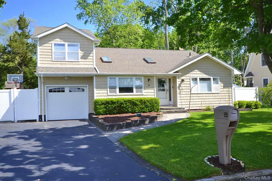 19 Viceroy Place, Port Jefferson Station, NY 11776 - #2