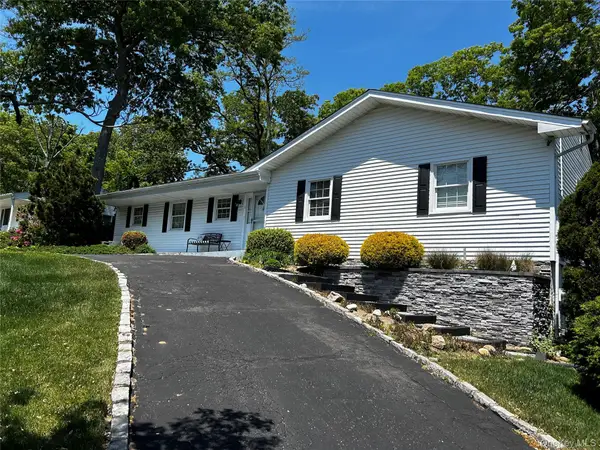 3 Laura Court, Nesconset, NY 11767