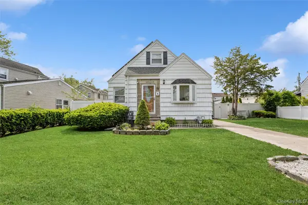 8 Cedarlawn Boulevard, Valley Stream, NY 11580