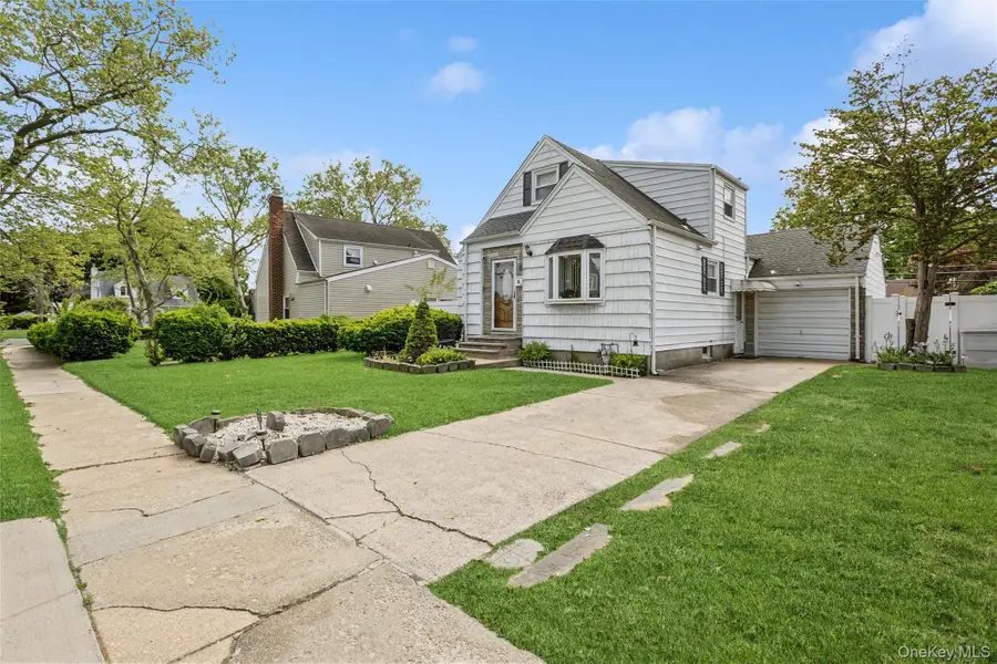 8 Cedarlawn Boulevard, Valley Stream, NY 11580 - #3