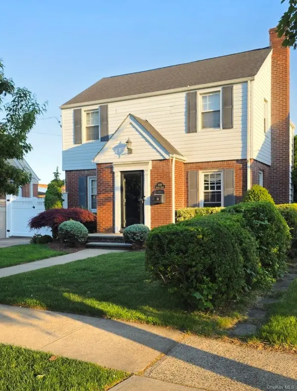 1049 Admont Avenue, Franklin Square, NY 11010