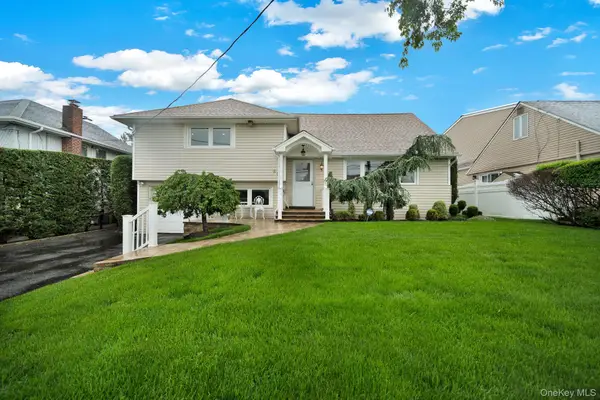 321 W Waukena Avenue, Oceanside, NY 11572